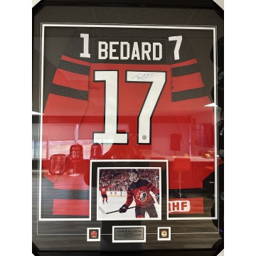 Cadre chandail Team Canada autographié par Connor Bédard
